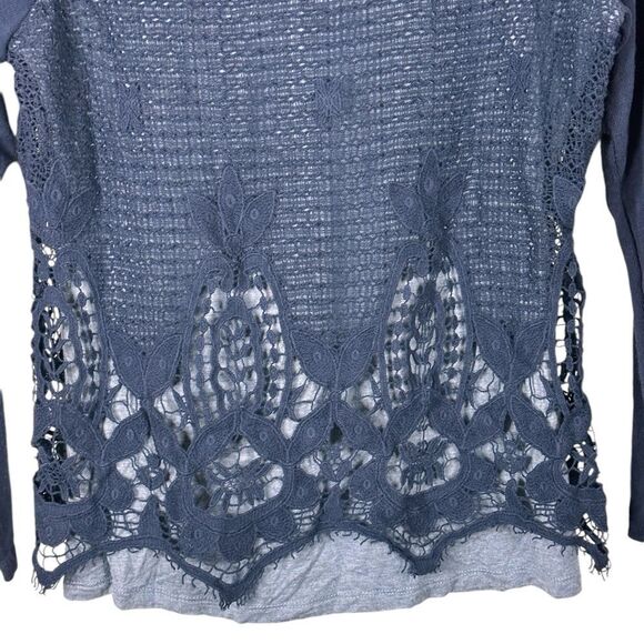Democracy Woman’s top. Size: Small - Picture 4 of 7